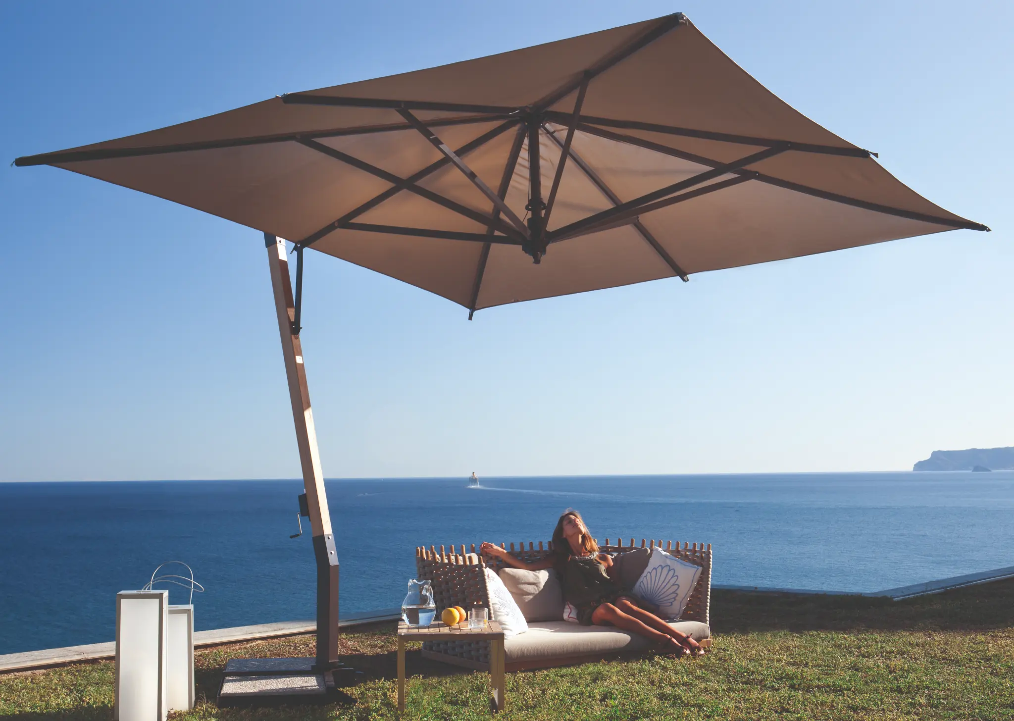 FIM Capri P17 11.5 ft square cantilever umbrella