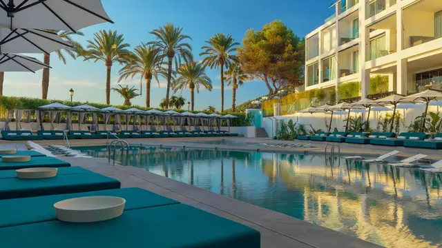 W Hotel Pool Deck — FIM Flexy Large installation